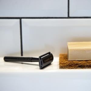 Shoreline shaving reusable razor