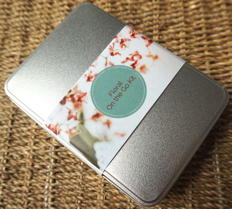 Wash kit in a tin -  Floral